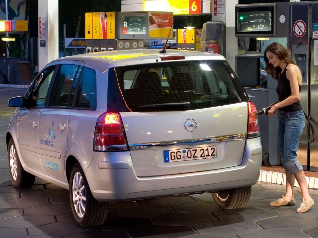 Samodzielne tankowanie CNG na stacji w Niemczech