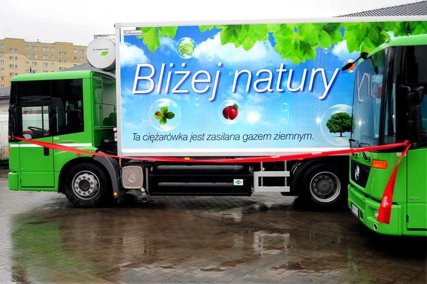Mercedes Econic CNG Biedronka z napisem Bliżej natury
