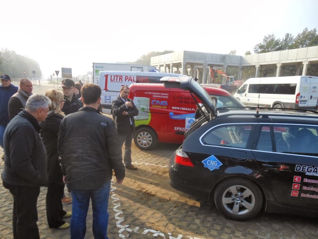 Prezentacja pojazdów CNG pracownikom Polskiego LNG
