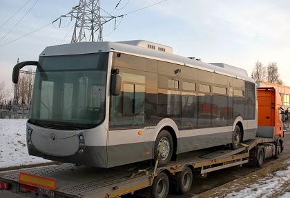 Autobus hybrydowy Castrosua Tempus CNG Litwa 2014 ładowanie na ciężarówce