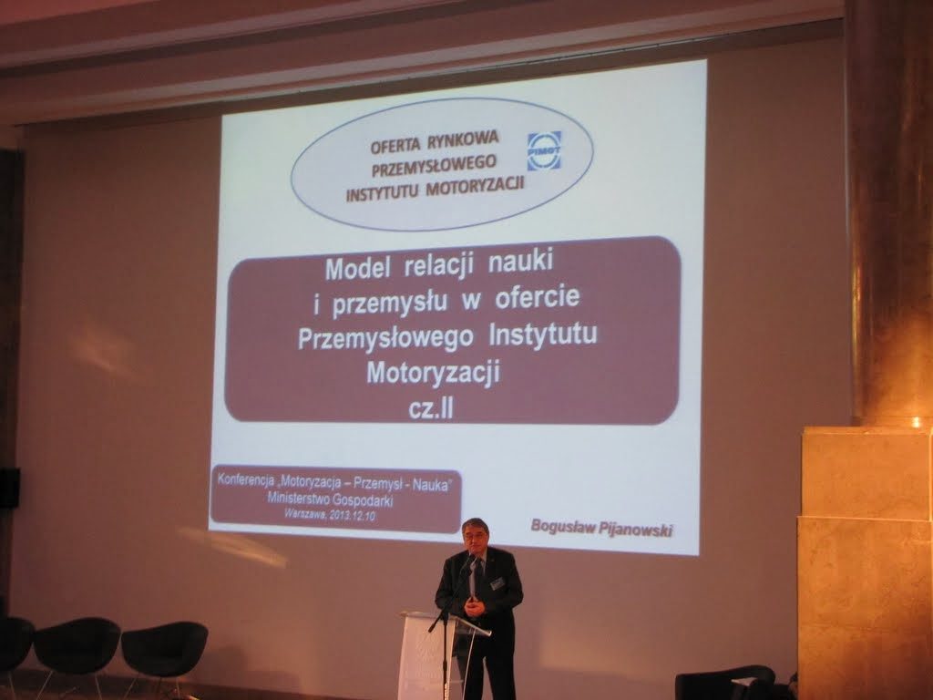 Dyrektor Bogusław Pijanowski z PIMOT na konferencji motoryzacyjnej