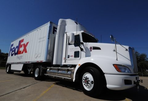 Ciągnik siodłowy FedEx zasilany skroplonym gazem ziemnym LNG