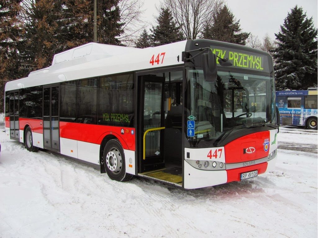 Autobus Solaris Urbino 12 CNG nr 447 MZK Przemyśl w białym, czerwonym i szarym kolorze
