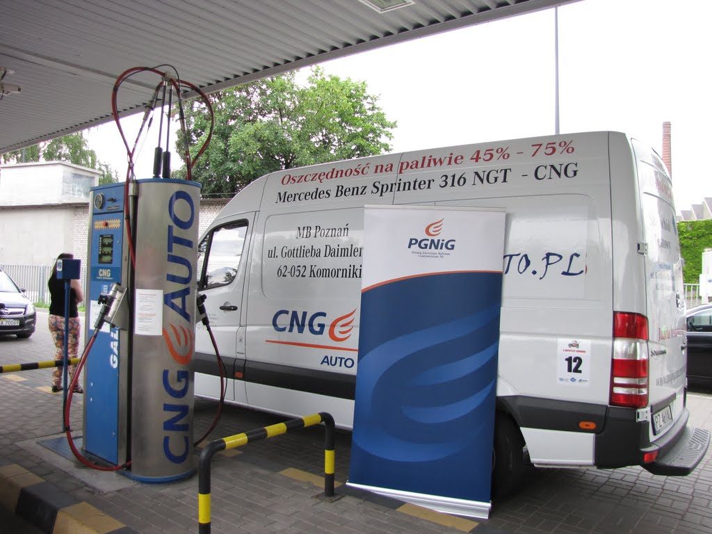 Mercedes Sprinter NGT w trakcie X Supertestu Ekonomii i tankowania paliwa
