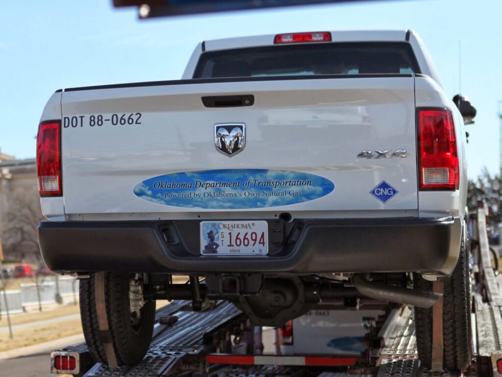 Pickup Dodge Ram 2500 CNG zbiornik gazowy pojemność transportu