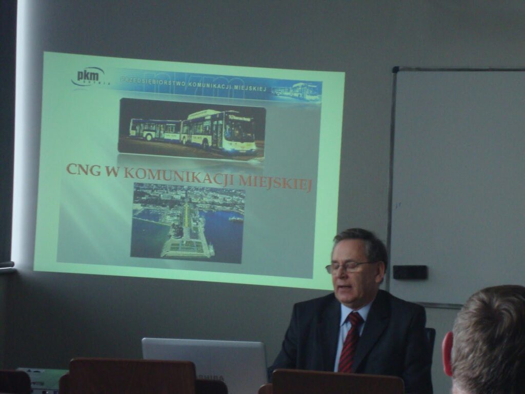 Kazimierz Gałkiewicz, prezes PKM Gdynia, na konferencji CNG