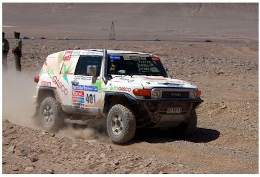 Toyota FJ Cruiser CNG numer 401 zasilana gazem ziemnym na Rajdzie Dakar 2011