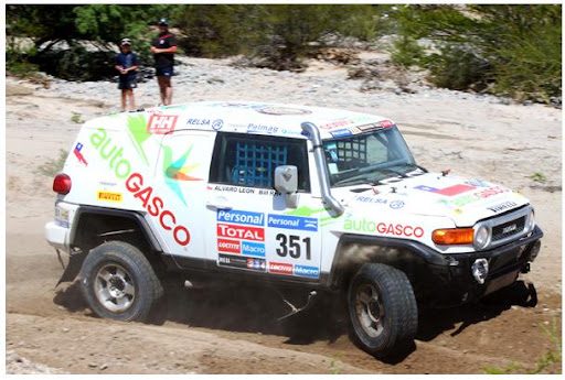 Toyota FJ Cruiser CNG zespołu Gasco zasilany gazem ziemnym na Rajdzie Dakar 2011