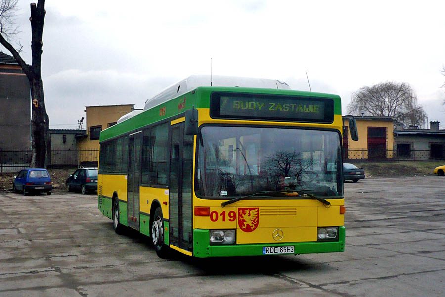 Mercedes autobus CNG MKS Dębica, zielony z żółtym pasem