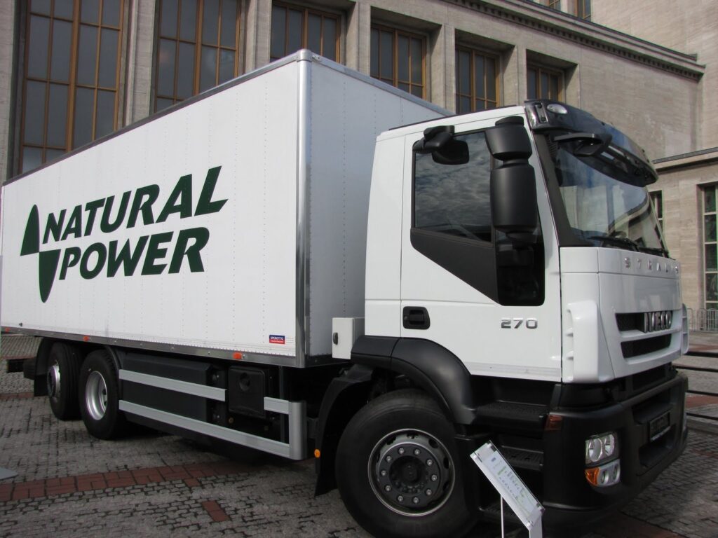 Iveco Stralis zasilany CNG przed wejściem na targi berlińskie