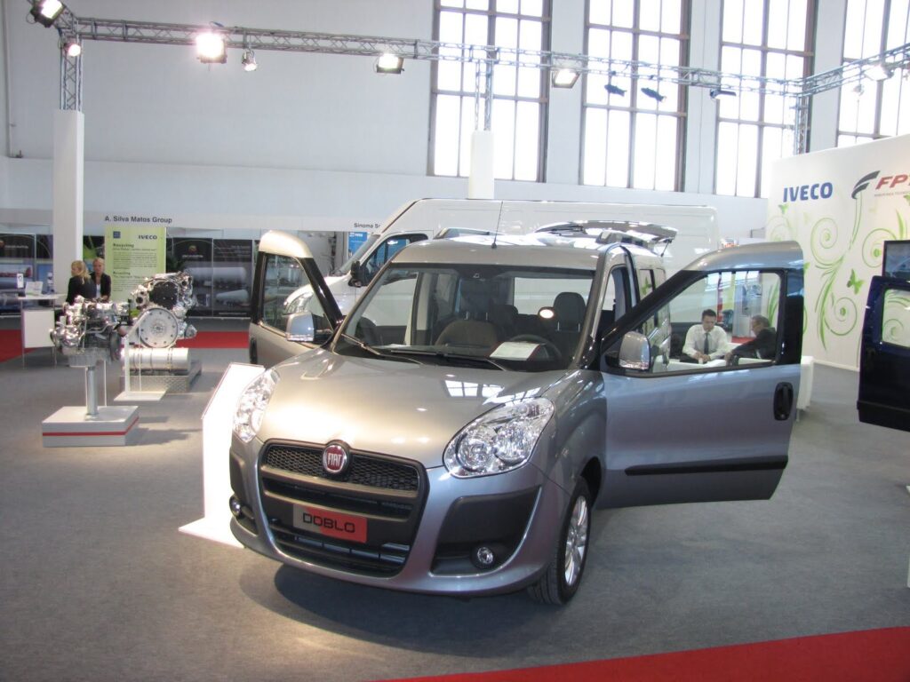 Fiat Doblo Natural Power zasilany CNG na stoisku Fiata