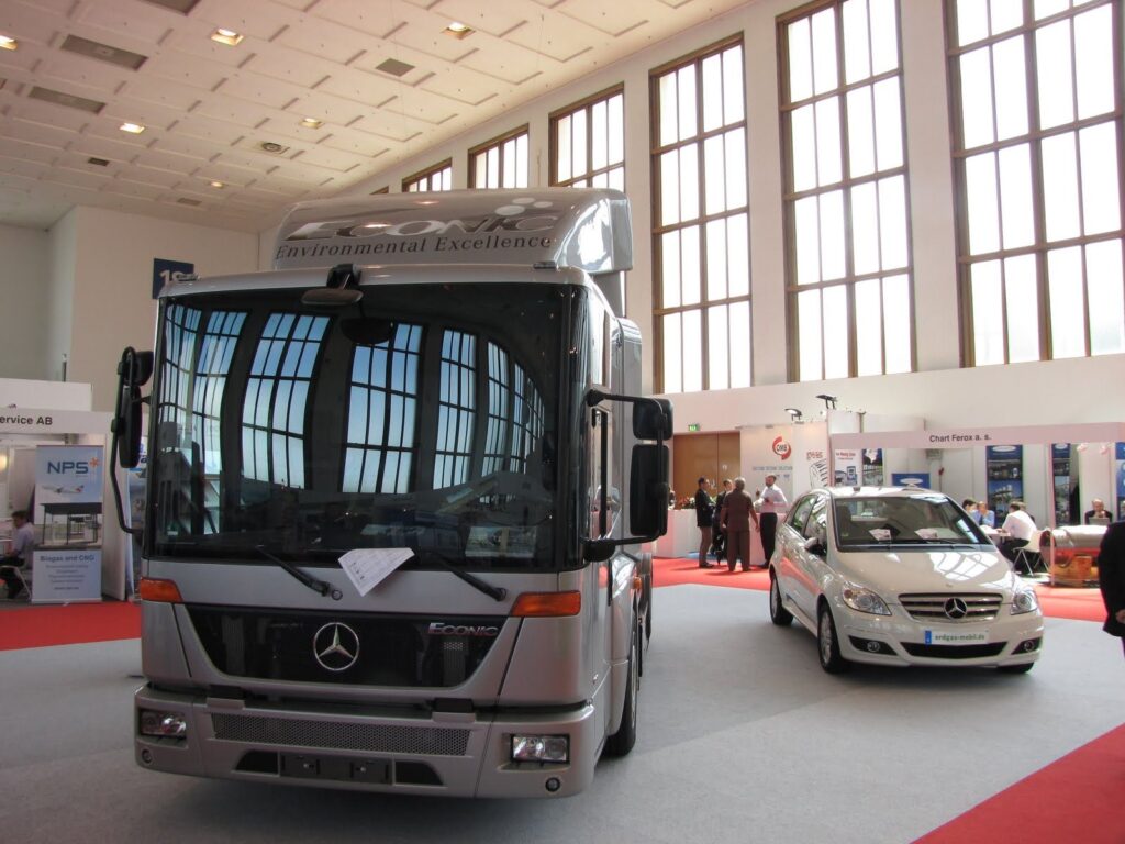 Mercedes pojazdy osobowe i ciężarowe zasilane CNG