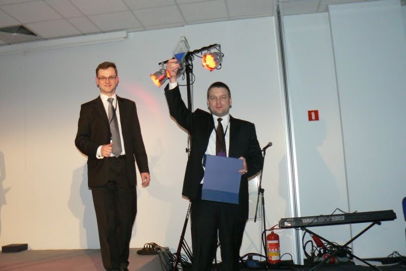 Statuetka nagrody Inpro 2012 dla Portalu cng.auto.pl