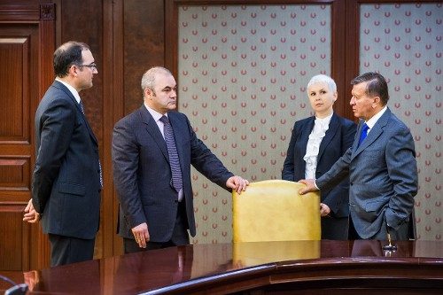Viktor Zubkov dyrektor Gazprom Gazomotornoe Toplivo na spotkaniu
