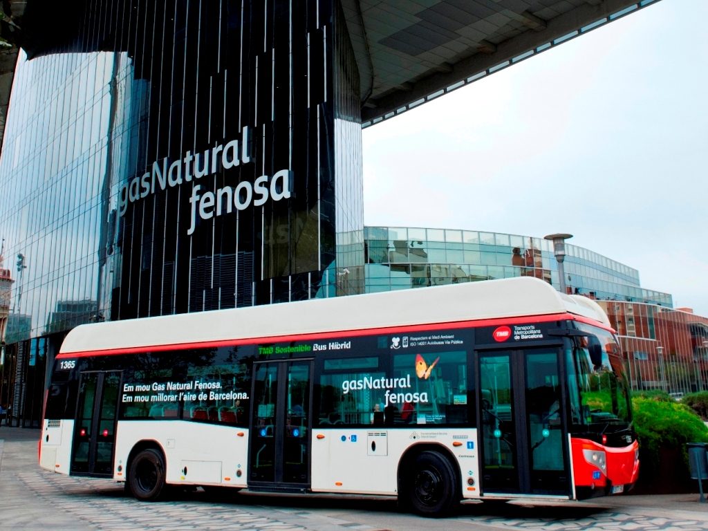 Autobus hybrydowy CNG Castrosua w Barcelonie (pierwszy widok)