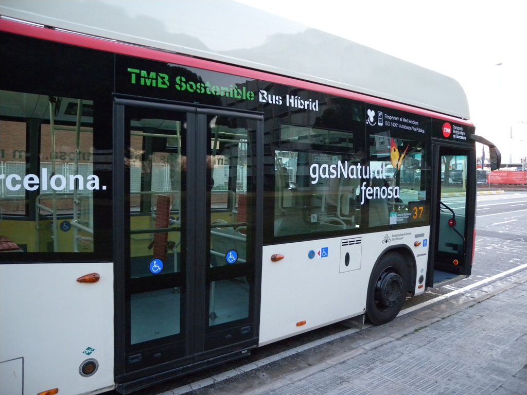 Autobus hybrydowy CNG Castrosua w Barcelonie (drugi widok)