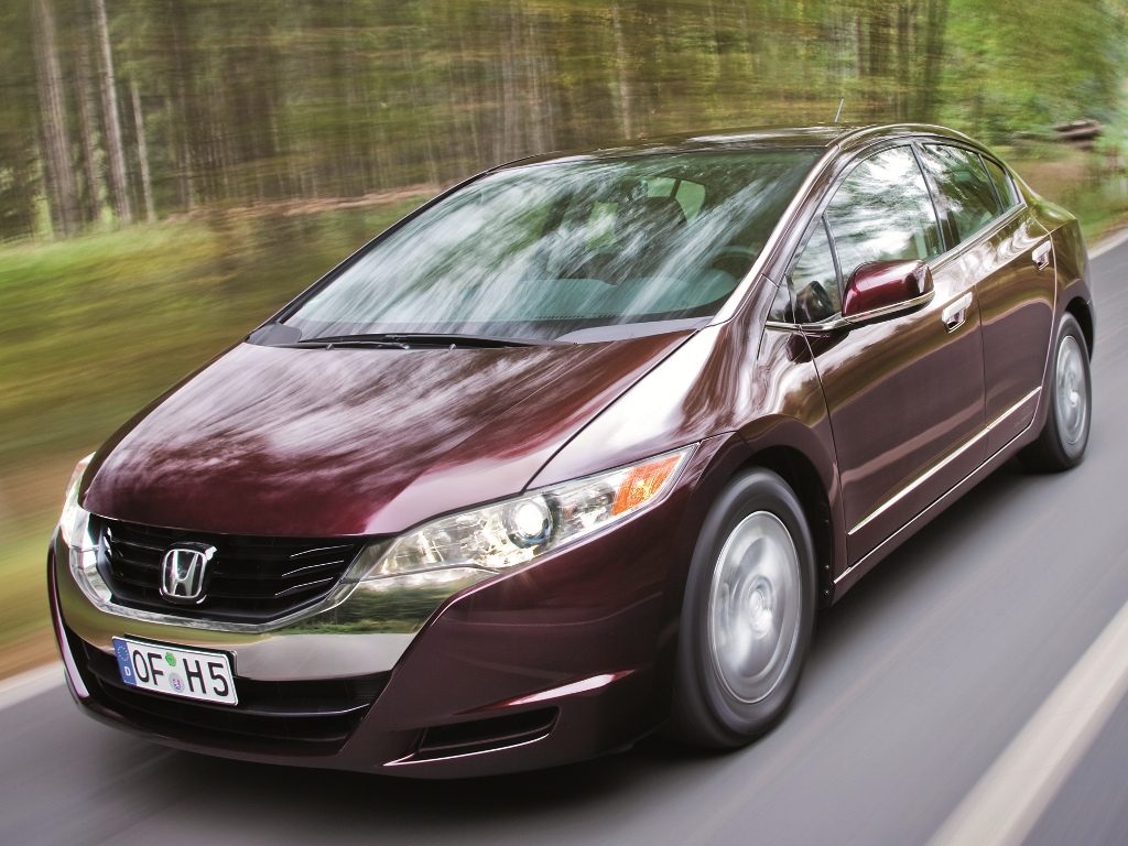 Honda FCX Clarity fioletowy samochód na wodór z boku