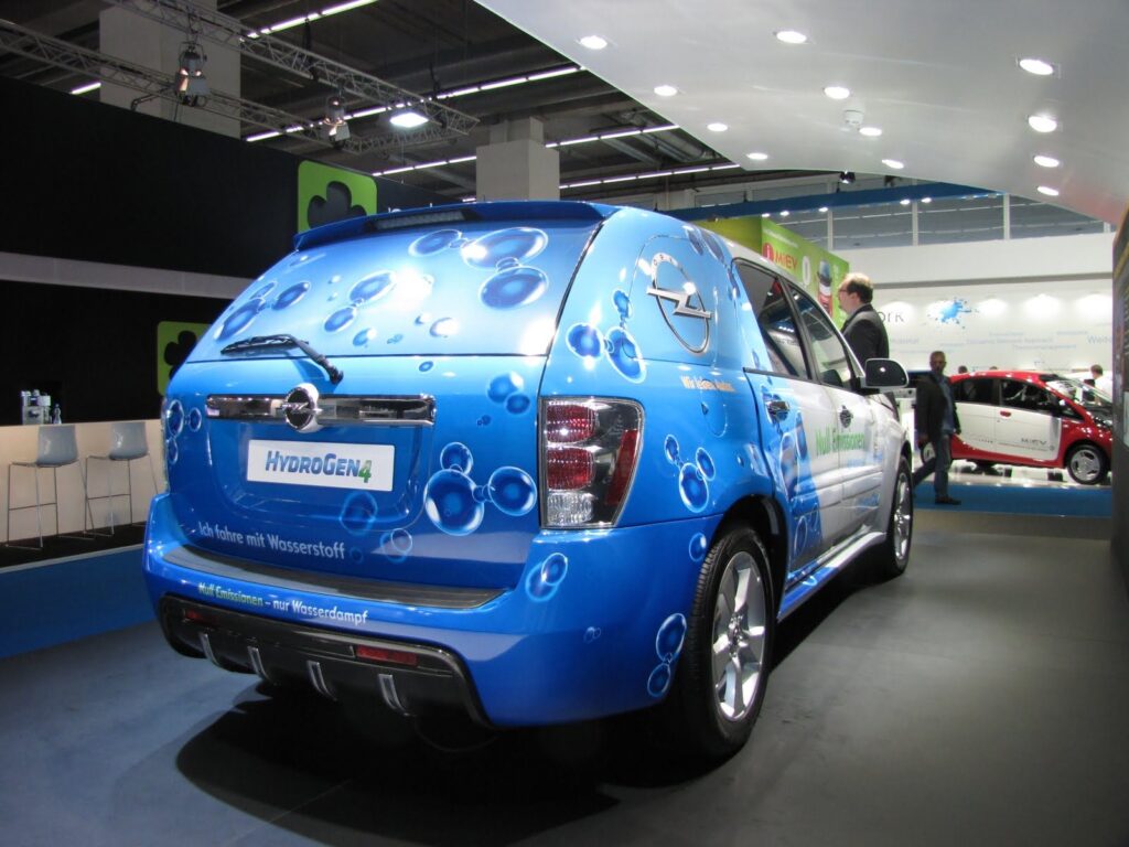 Opel Hydrogen4 pojazd testowy ADAC zasilany wodorem