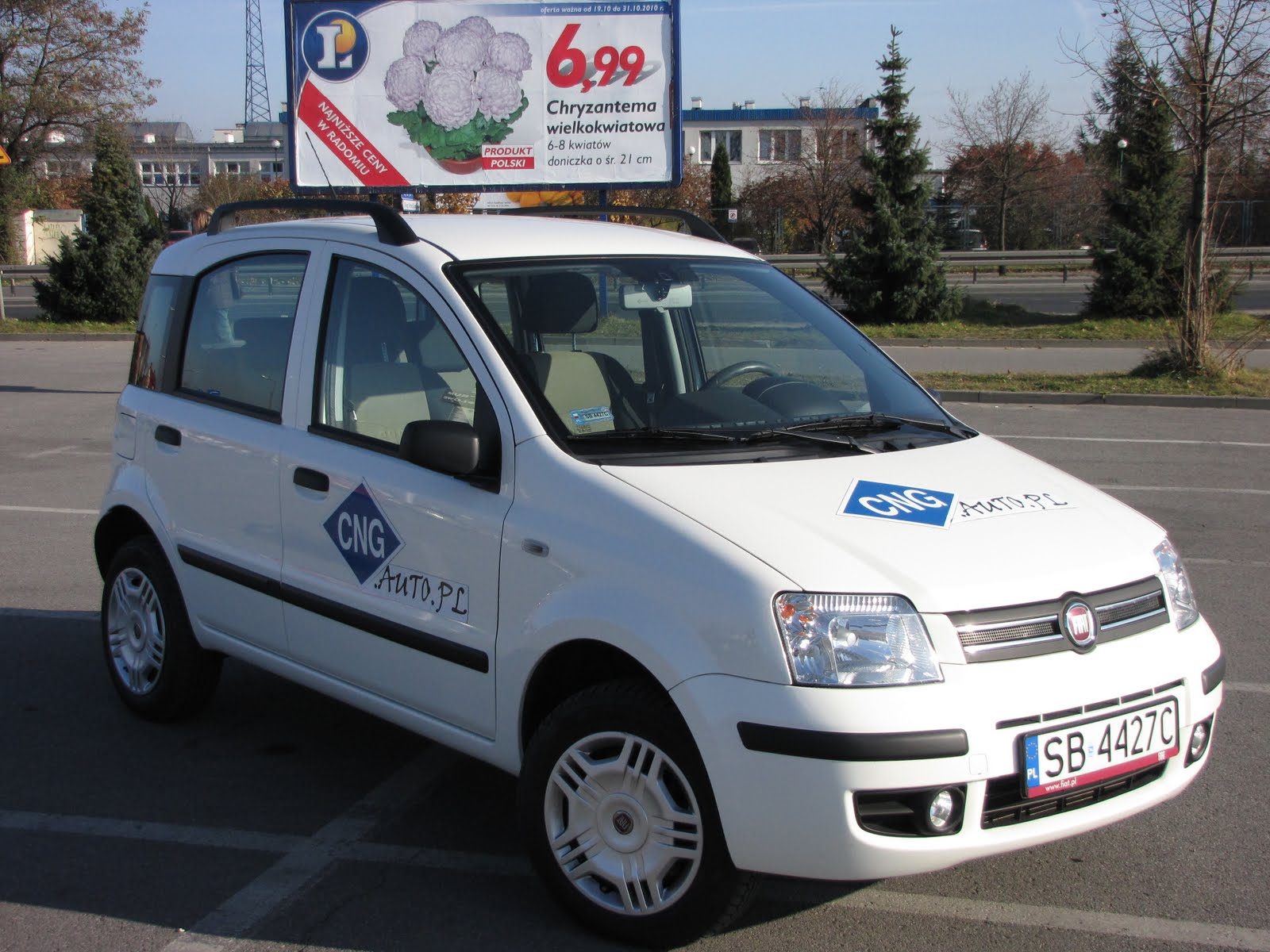 Fiat Panda Natural Power, biały samochód zasilany CNG