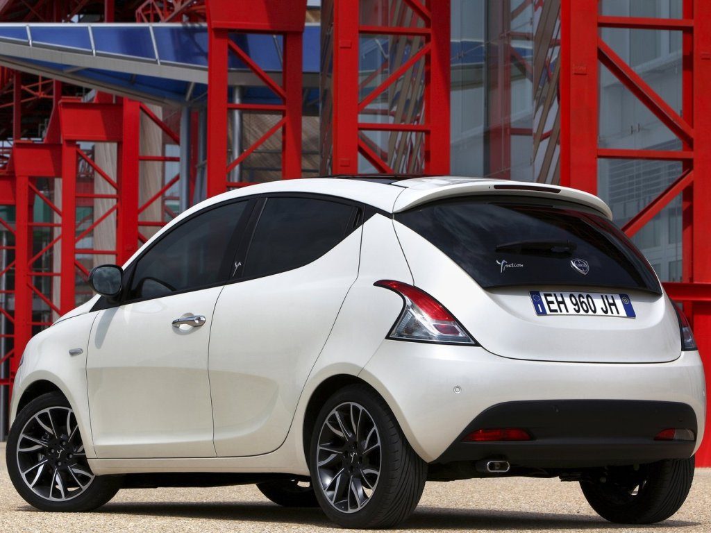 Wnętrze Lancii Ypsilon EcoChic Natural Power zasilanej gazem naturalnym