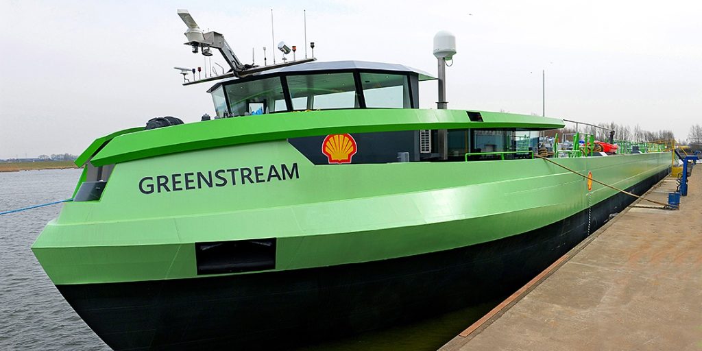 Barka Greenstream zasilana LNG w porcie Rotterdam przy molu załadunkowym