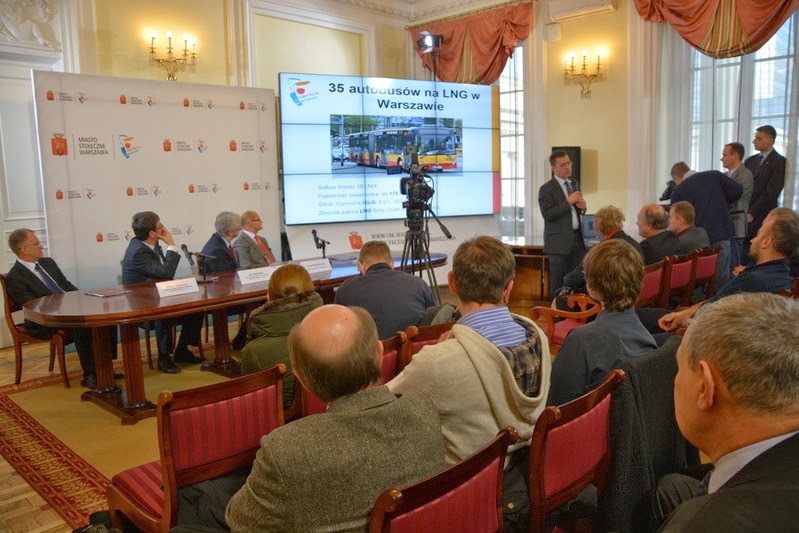 Konferencja prasowa dostawy 35 autobusów LNG do MZA Warszawa