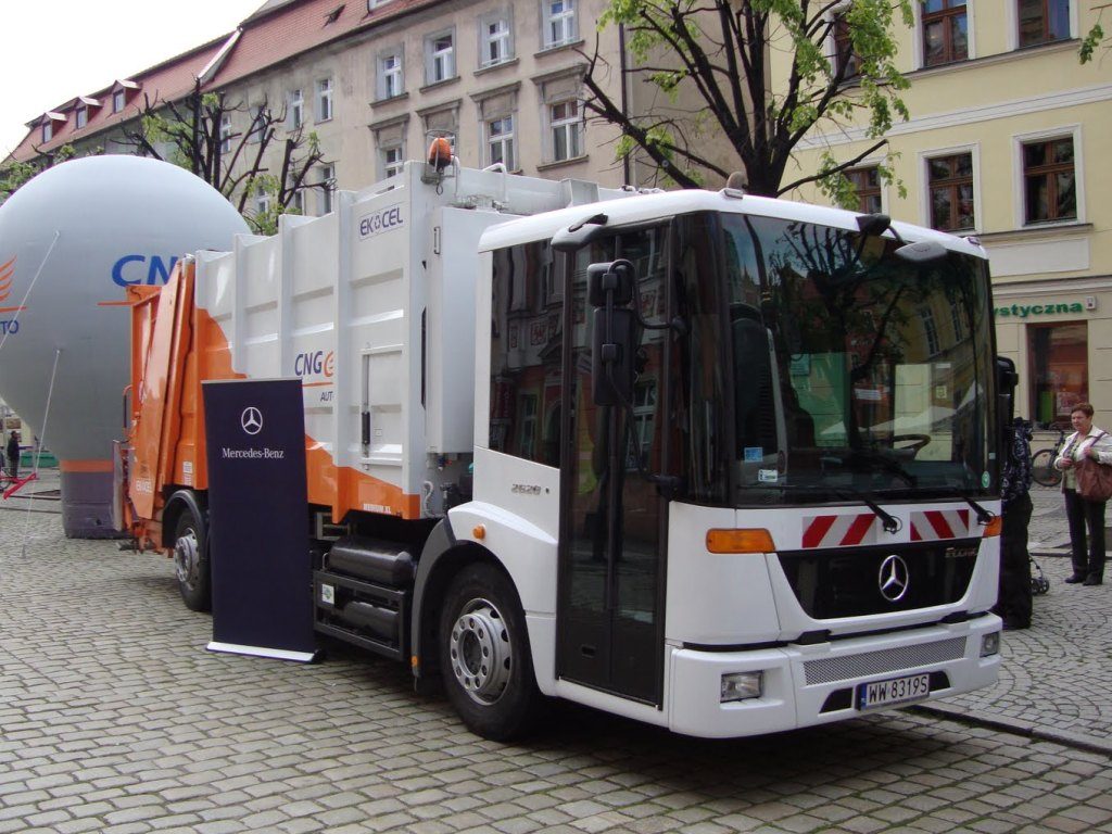 Mercedes Econic NGT śmieciarka na gaz z systemem załadowania