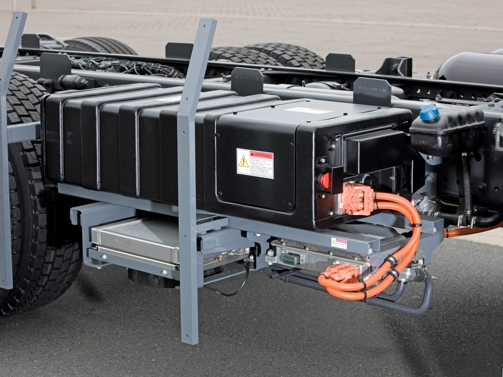 Mercedes Econic NGT Hybrid BlueTec widok pojazdu hybrydowego