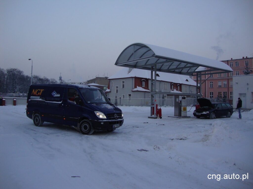 Szczegół detalu Mercedesa Sprintera NGT z systemem zasilania gazem