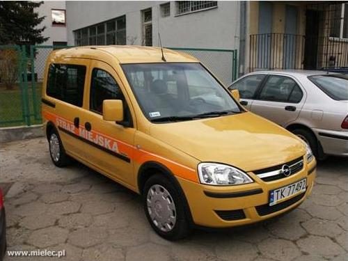 Pojazd Straży Miejskiej Opel Combo zasilany gazem ziemnym CNG