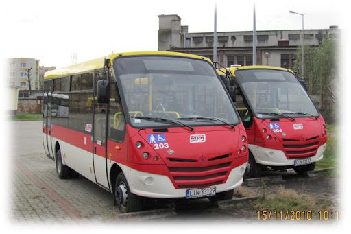 Dwa autobusy Kapena CNG MPK Inowrocław w barwach czerwono-białych