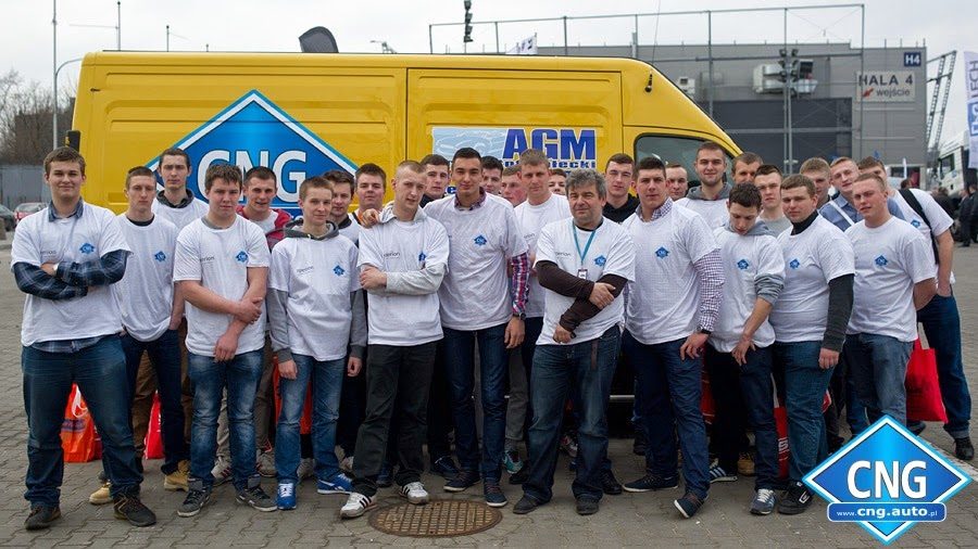 Zajęcia praktyczne przy instalacji CNG na silniku na GasShow 2014