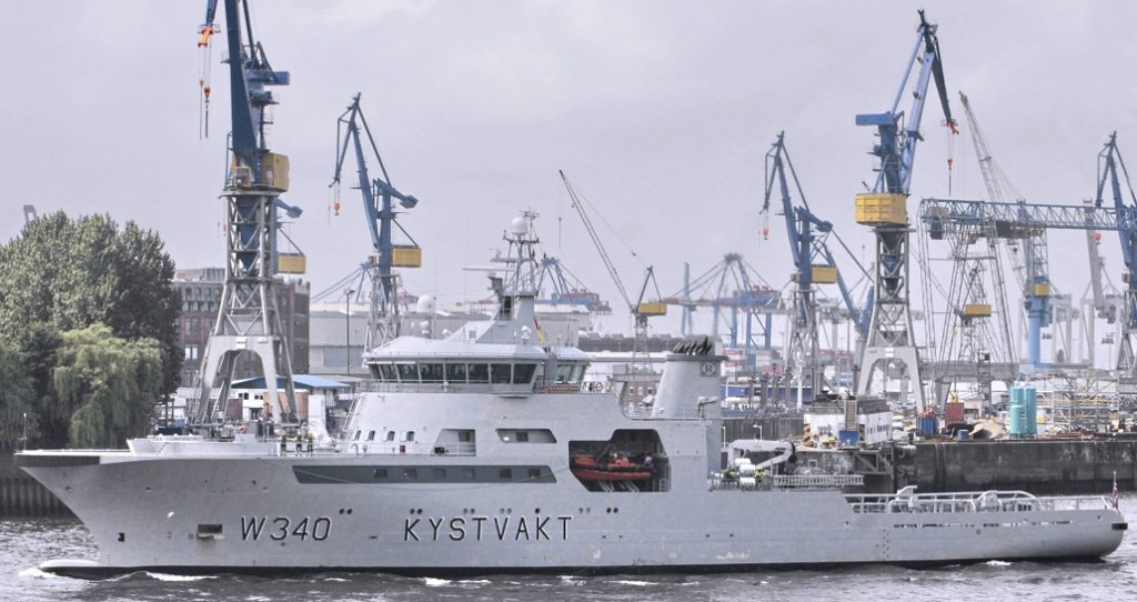 Norweski statek KV Barentshav zasilany LNG w porcie hamburskim