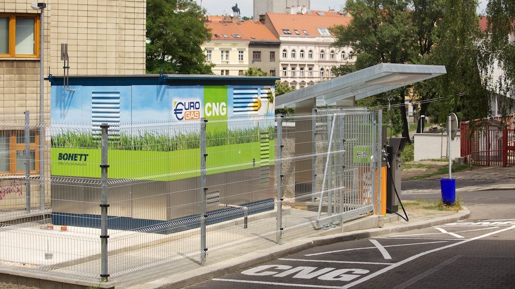 Stacja CNG EuroGas z logo BONETT w Żižkovie, dzielnicy Pragi