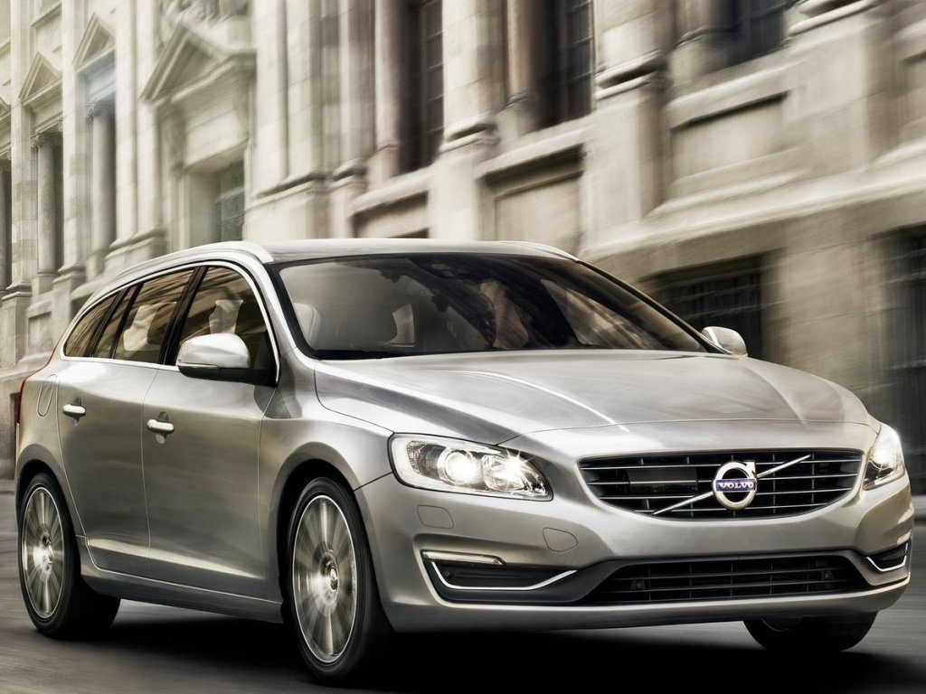 Volvo V60 Bi-Fuel srebrne kombi zasilane dwoma paliwami