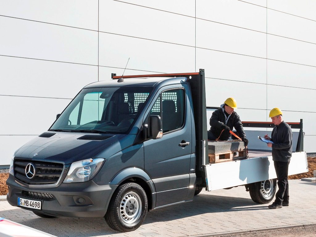 Przednia część Mercedes-Benz Sprinter 316 NGT FL zasilanego gazem CNG