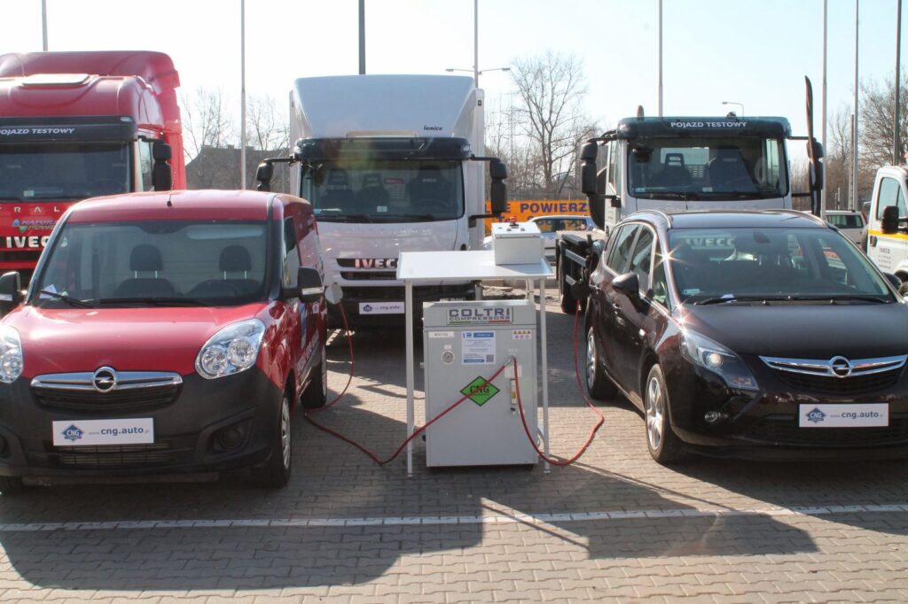 Samochody Opel CNG na wystawie GasShow 2013 w strefie pojazdów metanowych