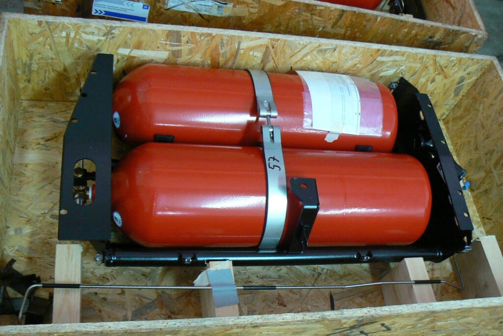 Nowe cylindry CNG marki Faber przed montażem w samochodzie