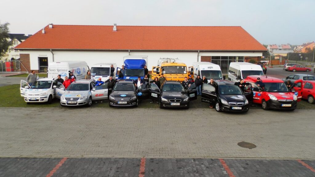 Uczestnicy rajdu Blue Corridor 2013 Hansa, ponad 10 samochodów CNG na trasie