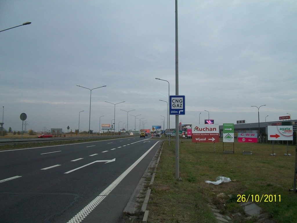 Znak drogowy CNG GAZ przy autostradzie A2 w Poznaniu