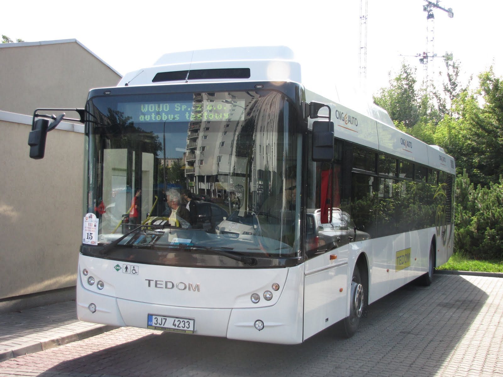 Autobus Tedom C12G zasilany gazem ziemnym CNG, pojazd komunikacji publicznej