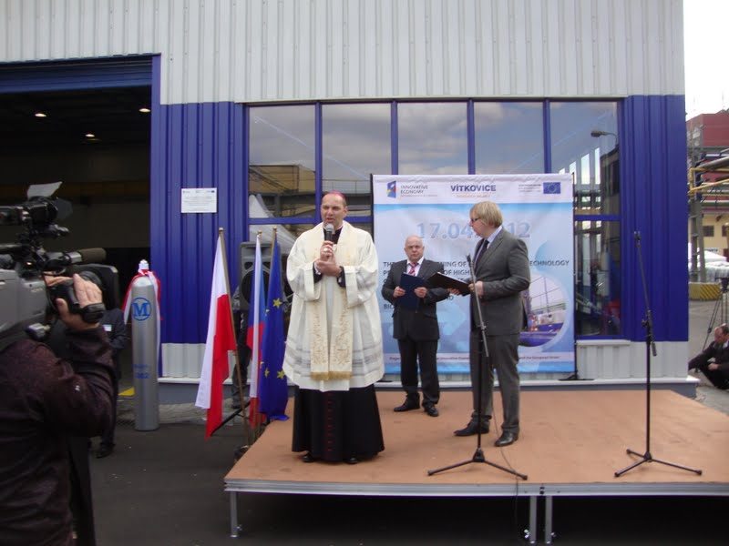 Poświęcenie inwestycji przez biskupa diecezji sosnowieckiej