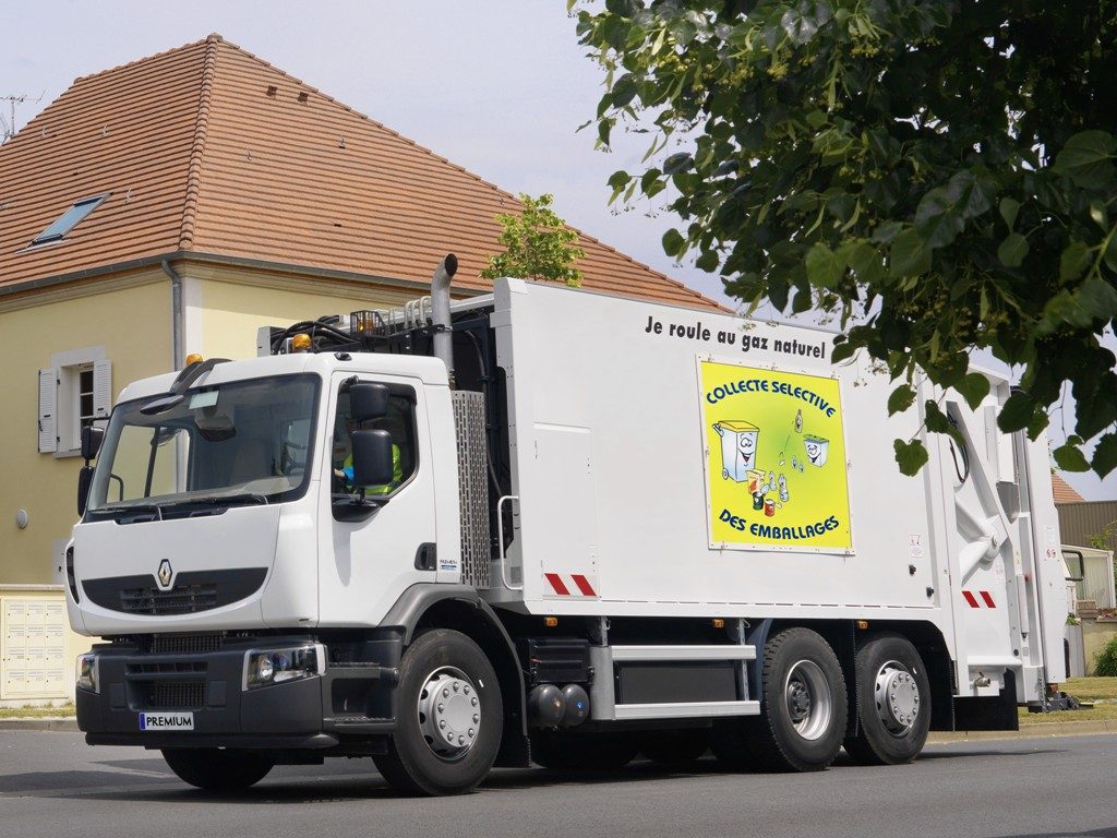 Przód Renault Premium Distribution CNG z logiem i znoszeniem kabiny