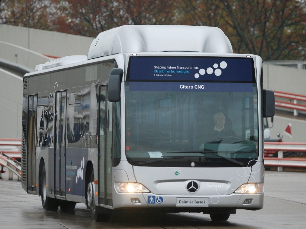 Autobus Mercedes-Benz Citaro 12 zasilany gazem CNG, widok boczny