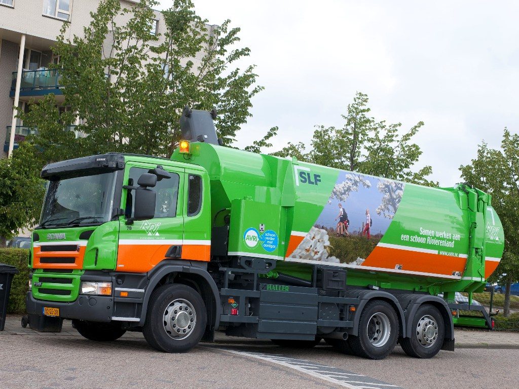 Scania P310 CNG widok boczny ciężarówki na sprężony gaz ziemny