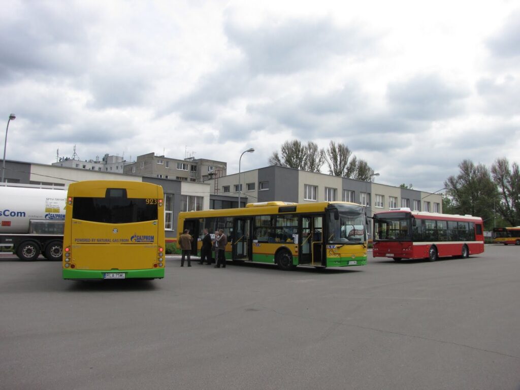 Główna złączka zasilania gazu do autobusu Solbus podczas prezentacji technicznej