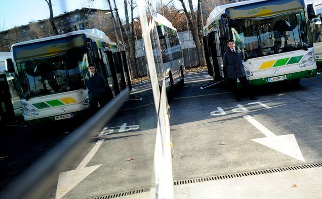Autobusy CNG na stacji w Lublanie, widok z przodu i boku
