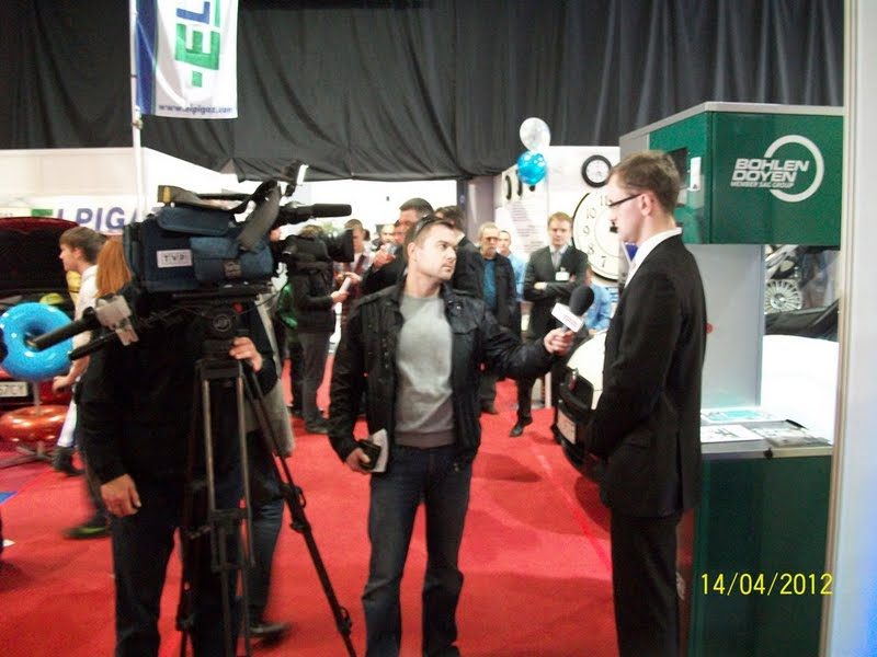 Materiały promocyjne gazu CNG wyświetlane w telewizji na MotoShow
