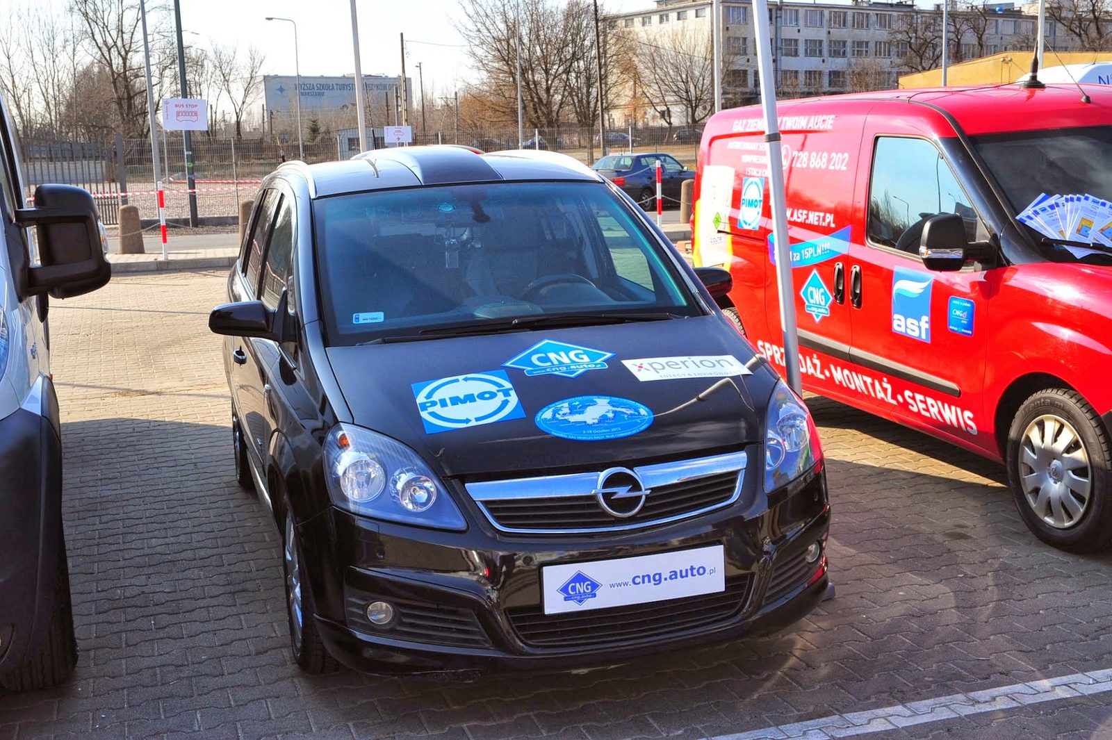 Pojazd Opel od AutoŻoliborz na terenie Strefy Metanu GasShow 2014