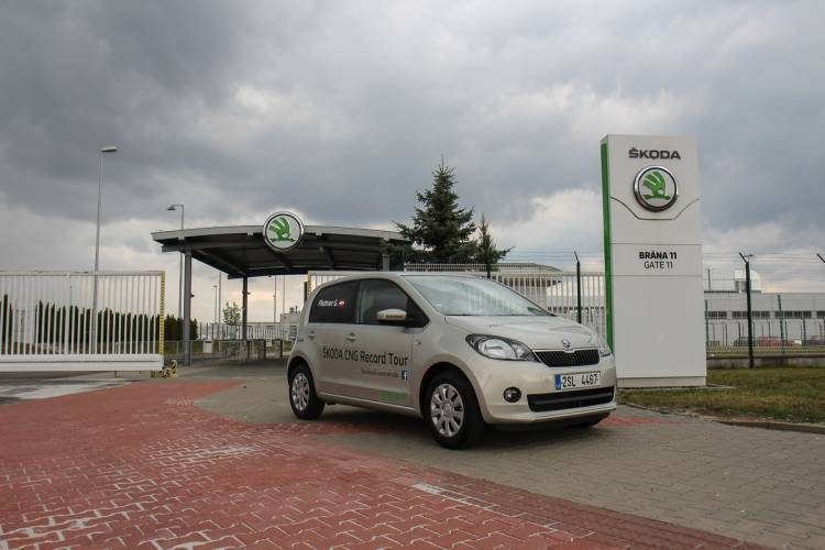 Skoda CitiGo CNG przed siedzibą fabryk Skody w Mladej Boleslavi
